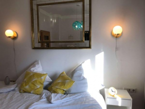 In Mainstockheim mit Balkon, Kamin, 50 Schritte zu Radweg, ideal for Long Stay, 4 Singles in Single Rooms